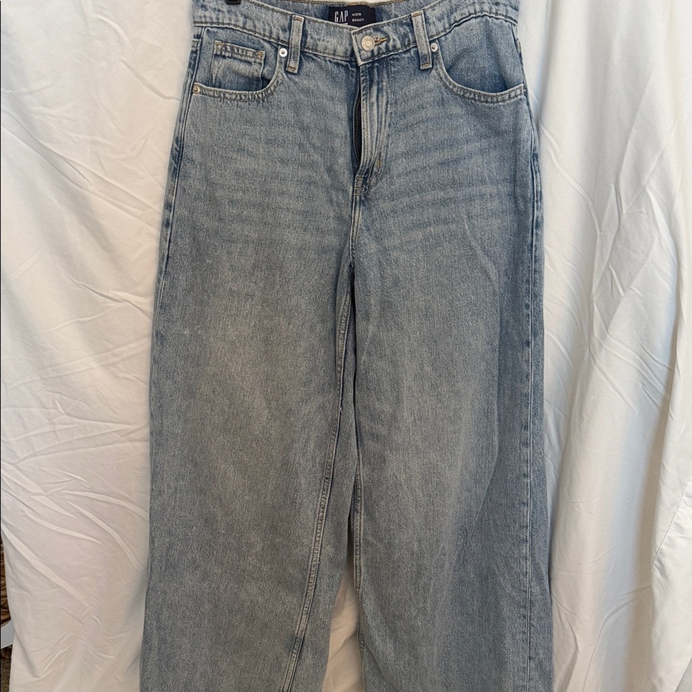 GAP Women’s Light Wash Soft Baggy Wide Leg Jeans, Size 4/27R